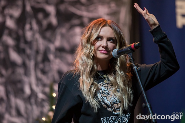 Hometown Holiday with 100.7 The Wolf