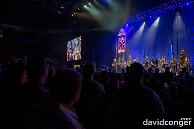 Hometown Holiday with 100.7 The Wolf